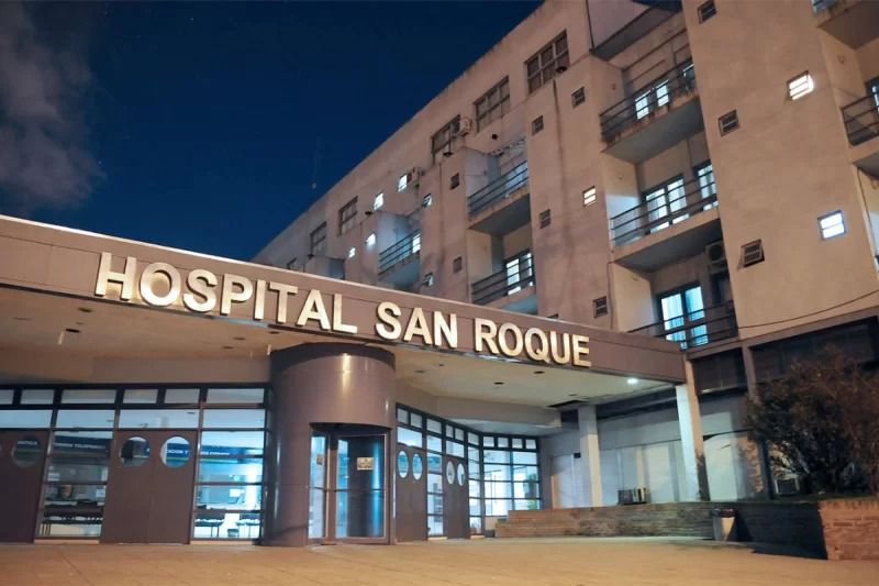 Conmoción en La Plata: un paciente del Hospital San Roque murió luego de caer desde un tercer piso