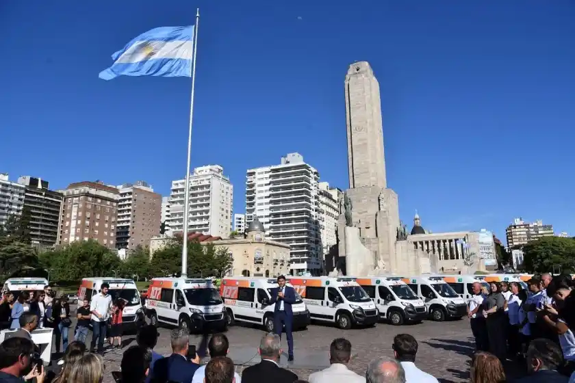 La provincia entregó ambulancias en Rosario para reforzar la flota en la región