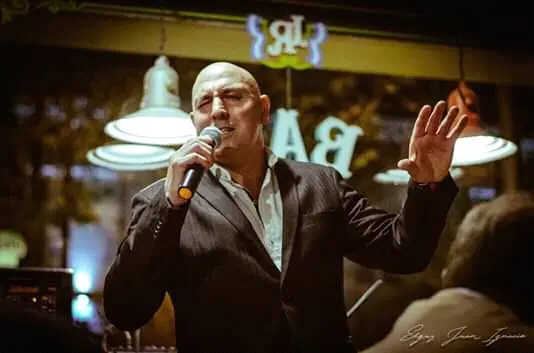 Tangueando y algo más, un show del cantor Miguel Merlo