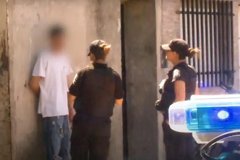 Violencia familiar en zona sudoeste: una mujer atacó a su hijo con un cuchillo durante una discusión