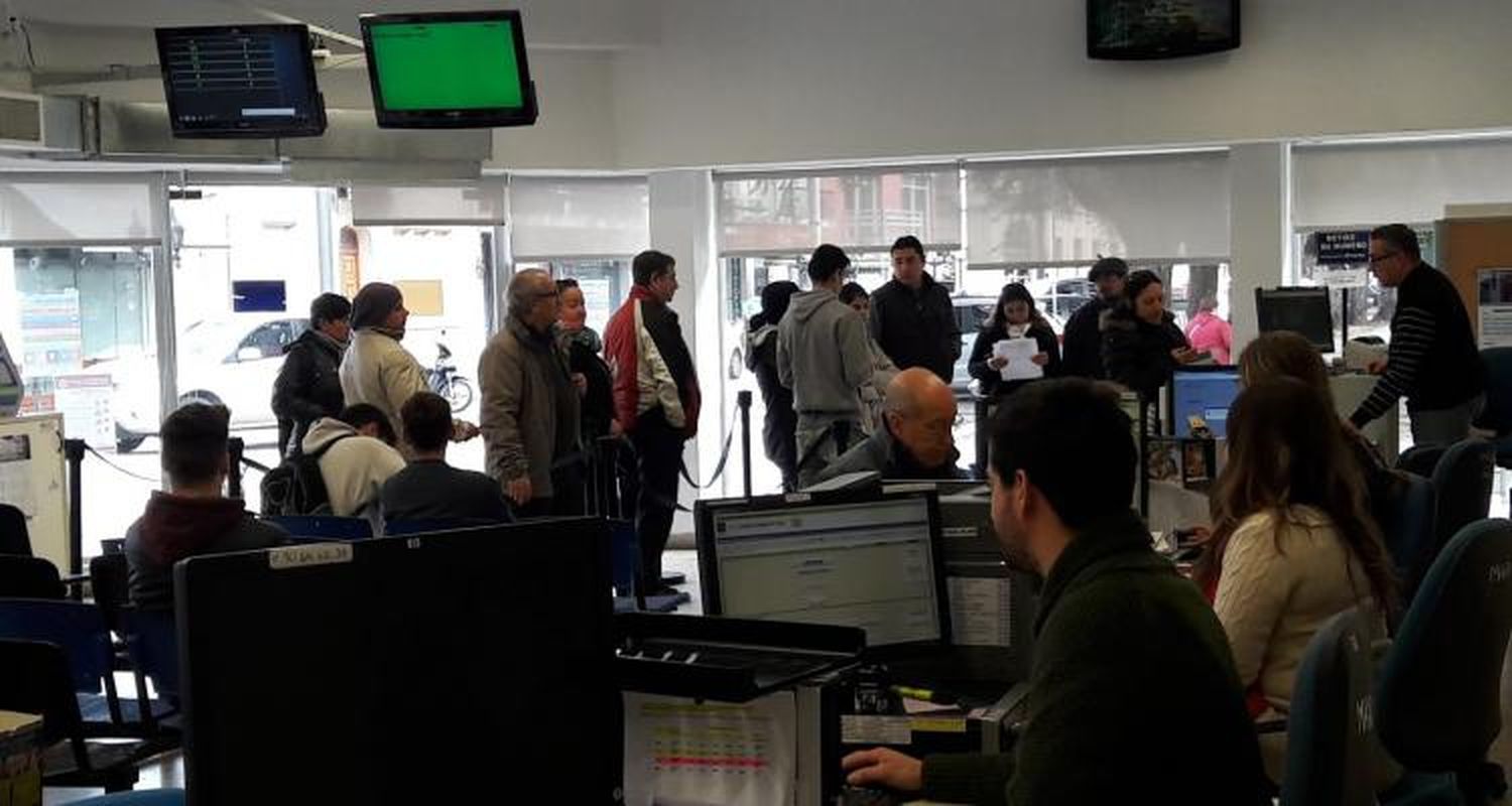 Coronavirus: Bono de 3100 pesos para AUH y embarazadas se cobra el 27 de marzo