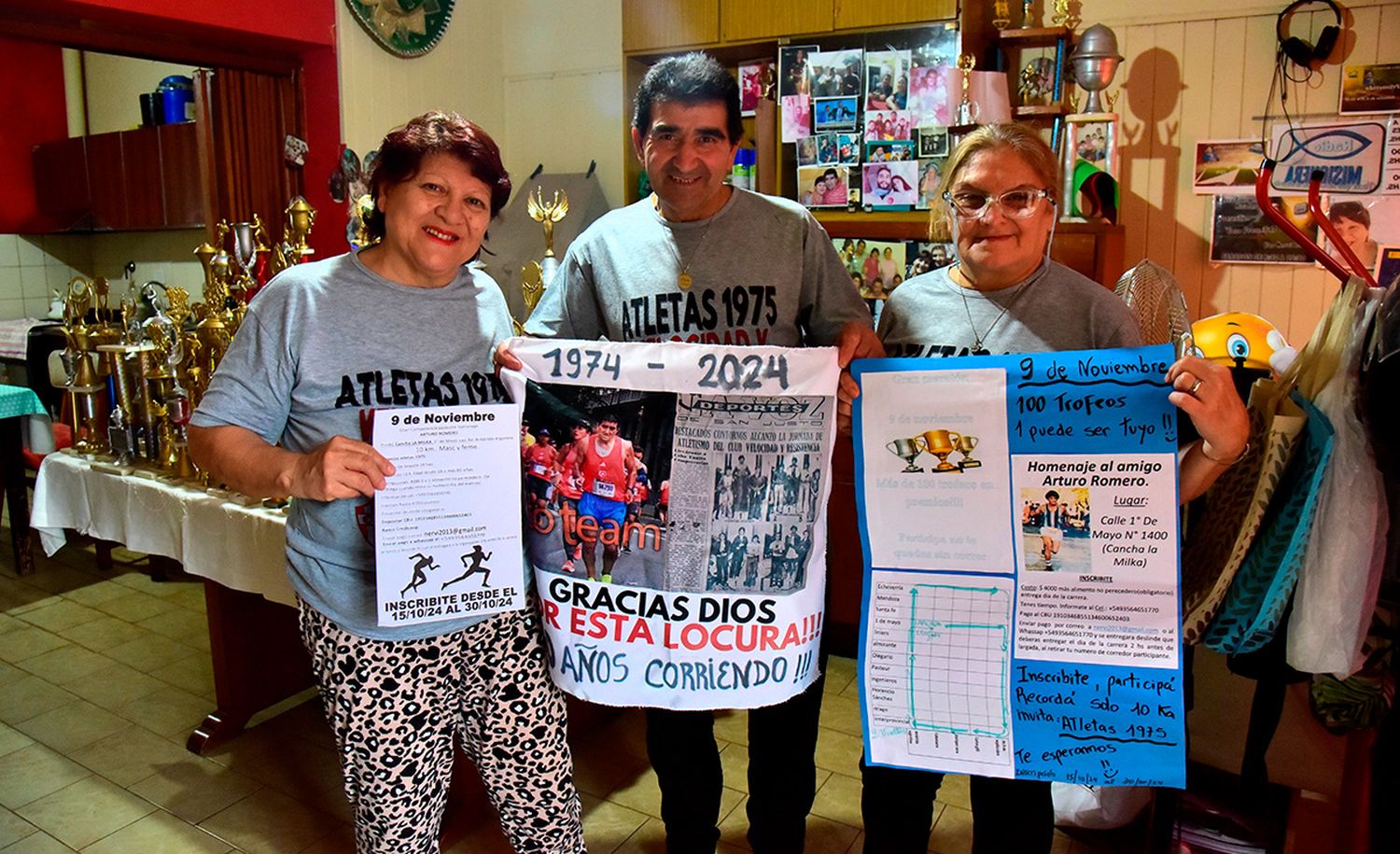 José Ángel Godoy junto a Nervi Liliana Córdoba y Nancy Tejeda, miembros de “Atletas 1975”, organizadores del evento.