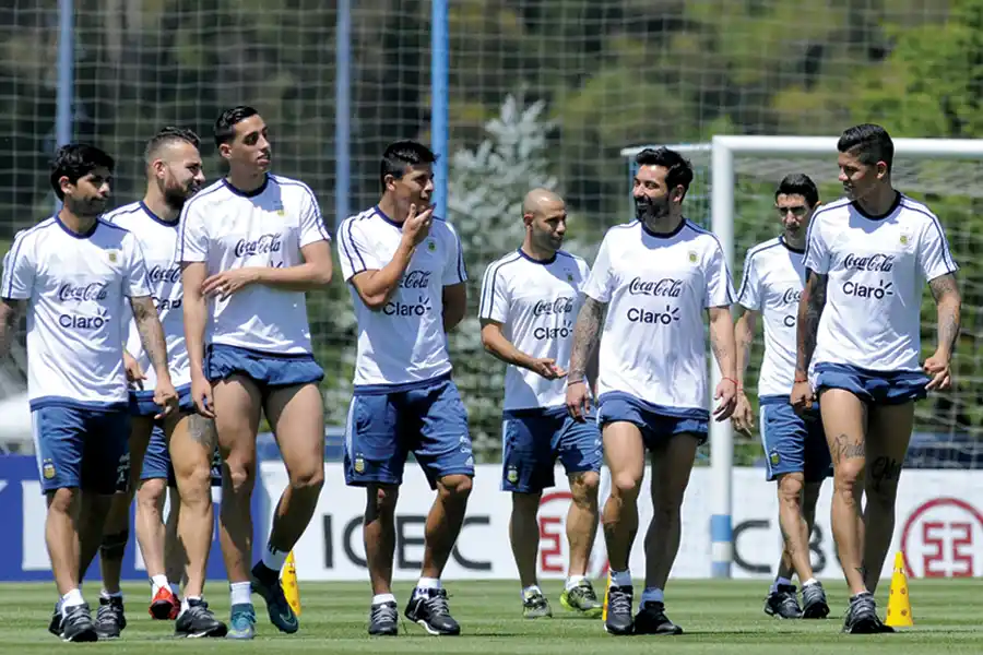 La Selección viaja a Colombia en busca de sus primeros tres puntos