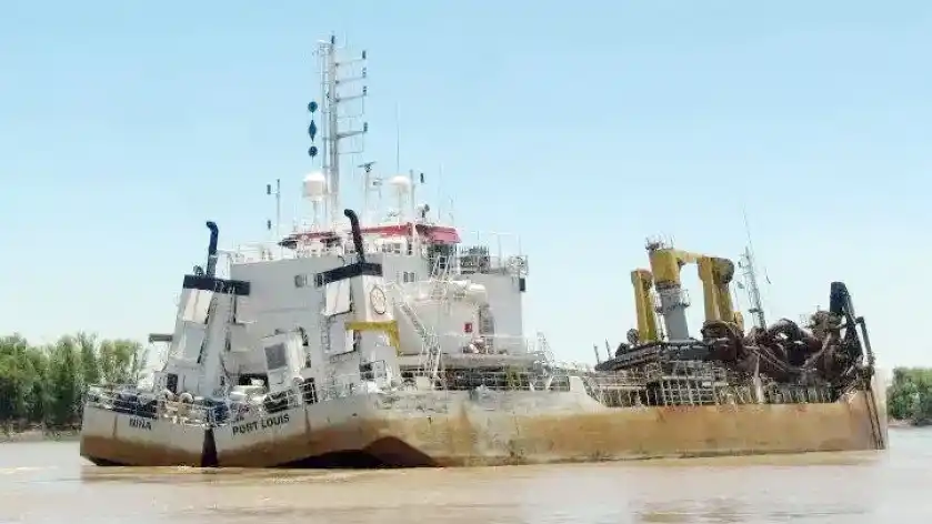 Realizan tareas de mantenimiento del dragado en el río Uruguay