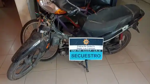 A más de 40 kilómetros, apareció una moto que había sido robada desde una vereda