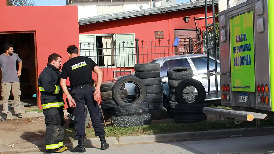 Controlaron un incendio en una vivienda de la avenida 98