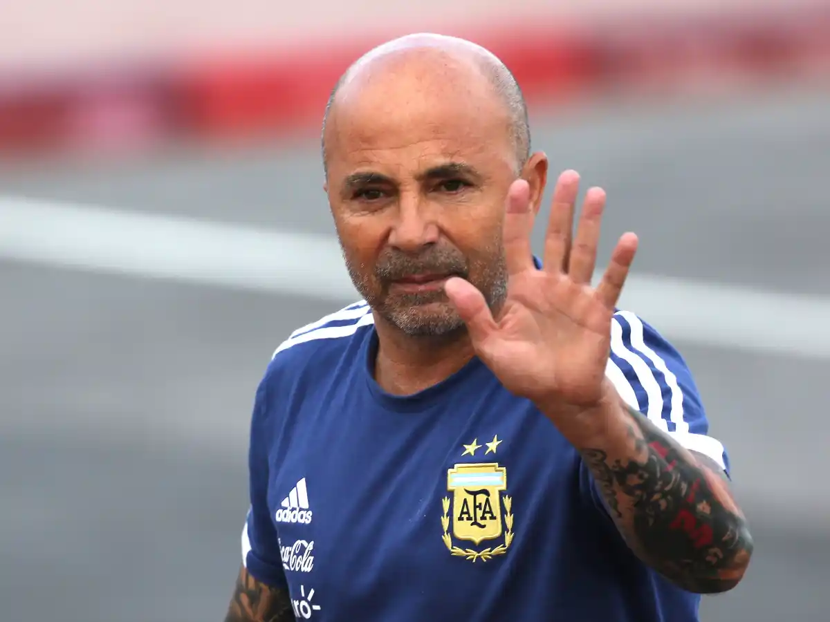 Se oficializó la salida de Sampaoli