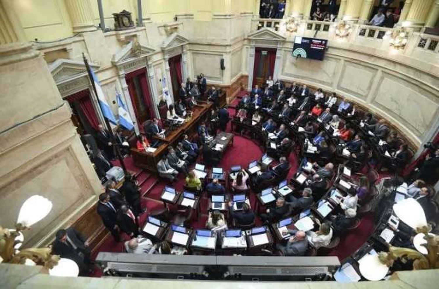 El Senado rechazó la validez del mega DNU
de Milei, pero por ahora seguirá vigente