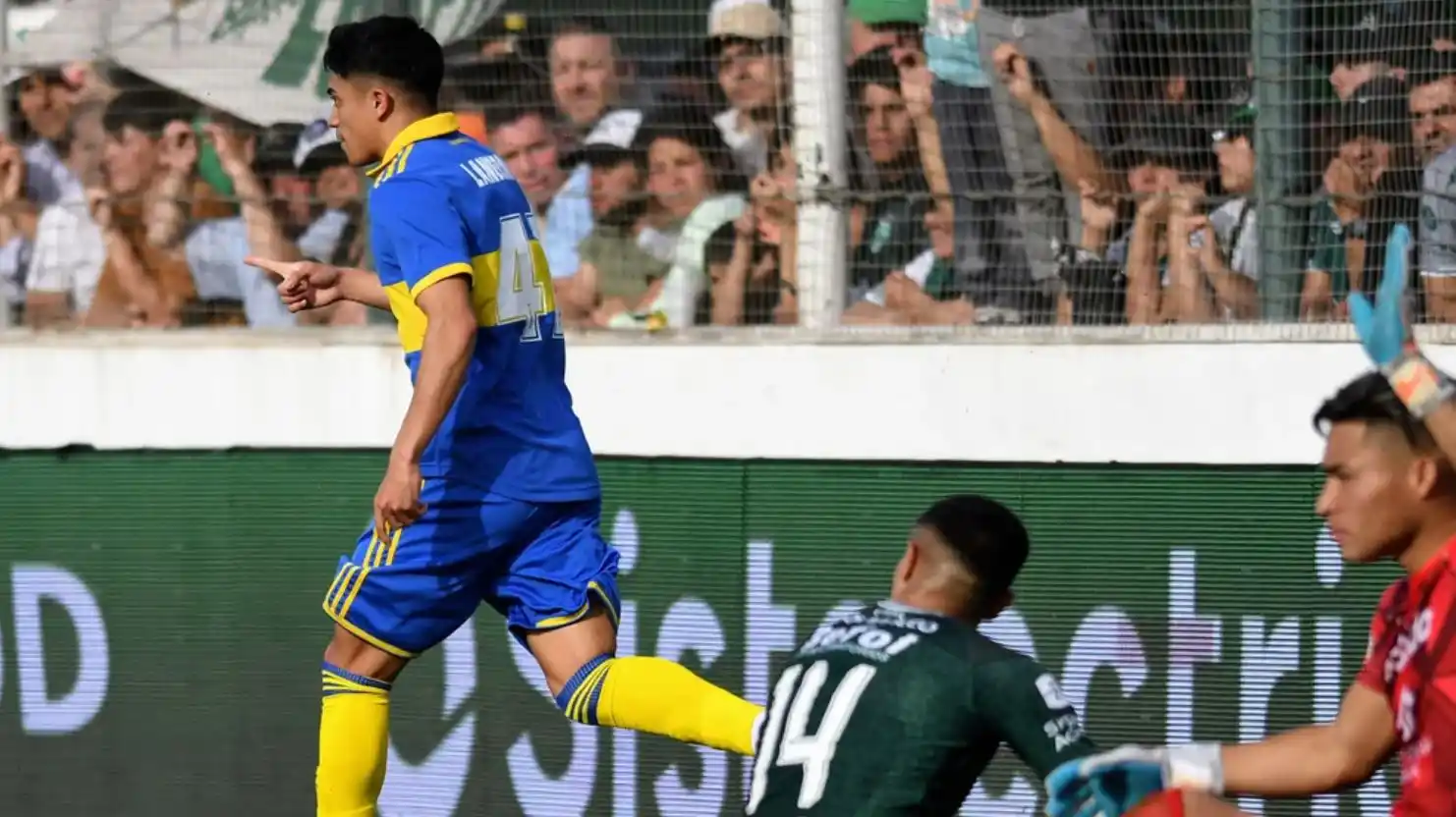 Boca Juniors le ganó 1-0 a Sarmiento con gol de Luca Langoni y se afianza en la punta