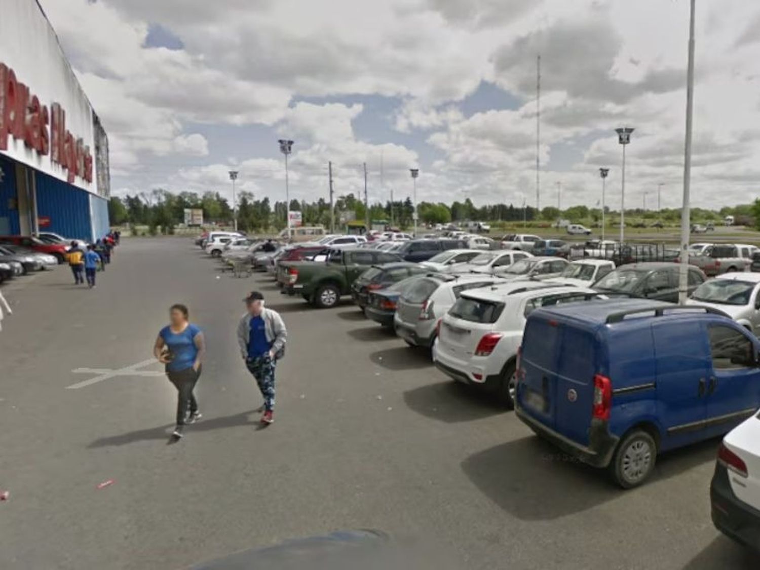 El playón del estacionamiento donde ocurrió el incidente en La Plata