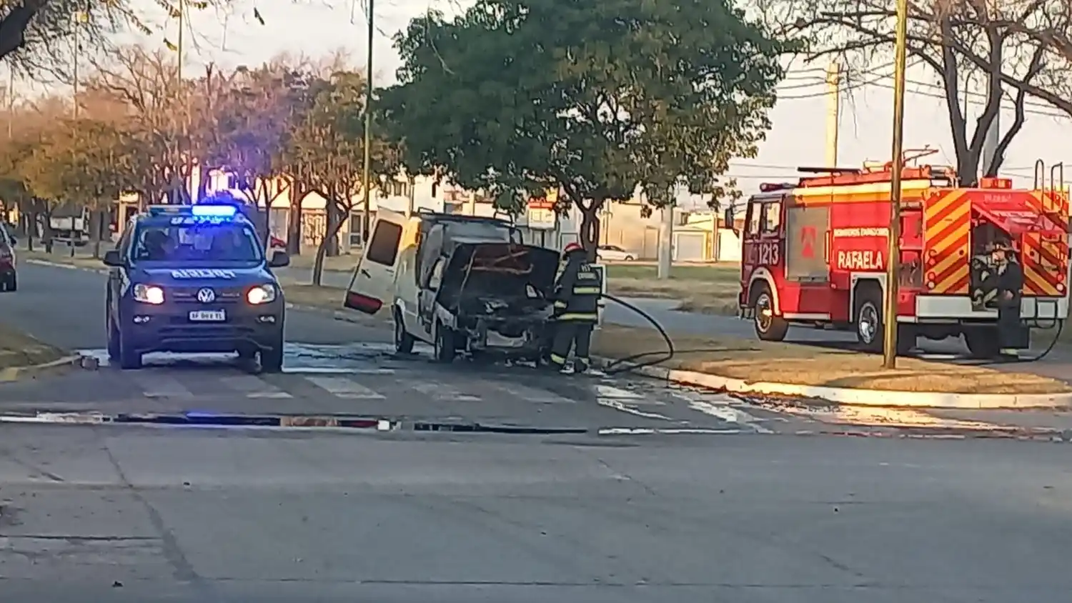 incendio camioneta fiorino bomberos zapadores de rafaela