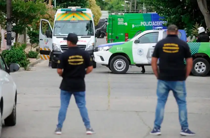 Se difundieron los chats del hombre atrincherado que asesinó a su hijastro de 10 años