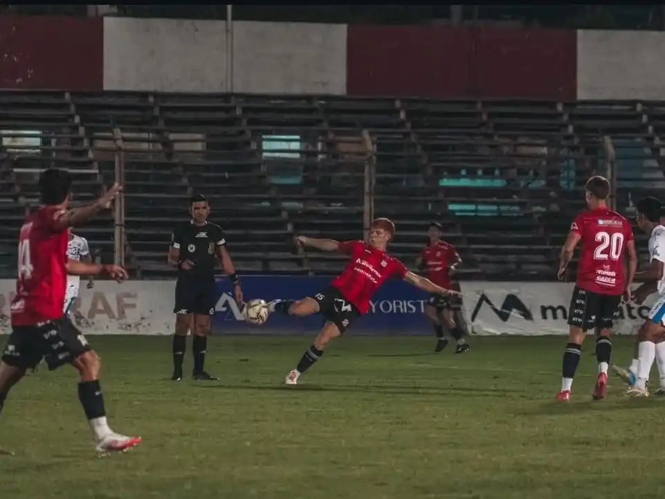 El León cerró su pretemporada venciendo en un amistoso 1 a 0 a Atenas de Rio Cuarto. Foto: Prensa 9 de Julio