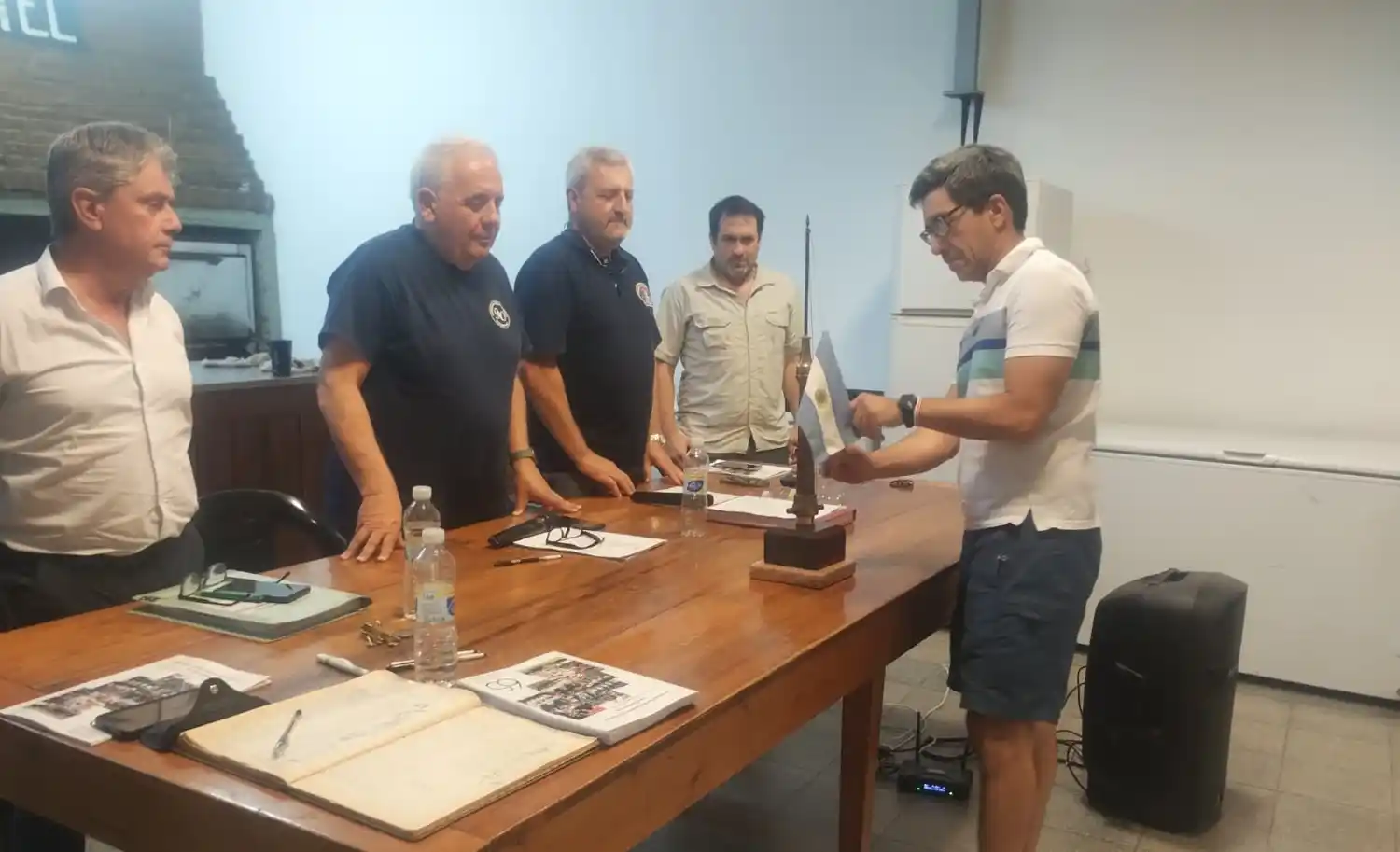 La Sociedad de Bomberos Voluntarios de Chascomús renovó autoridades y distinguió a nuevos socios honorarios