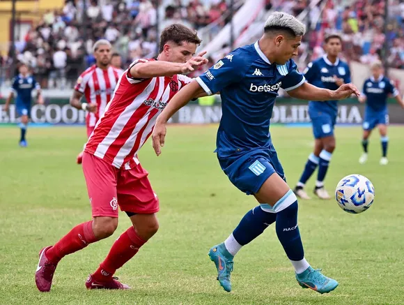 Racing le ganó a Barracas Central en su debut en el Torneo Apertura 2025