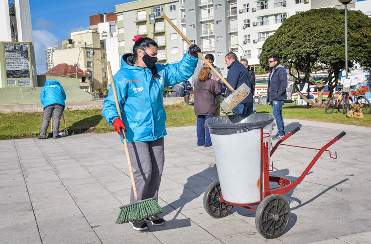 La Municipalidad continúa con la limpieza y el mantenimiento de espacios públicos