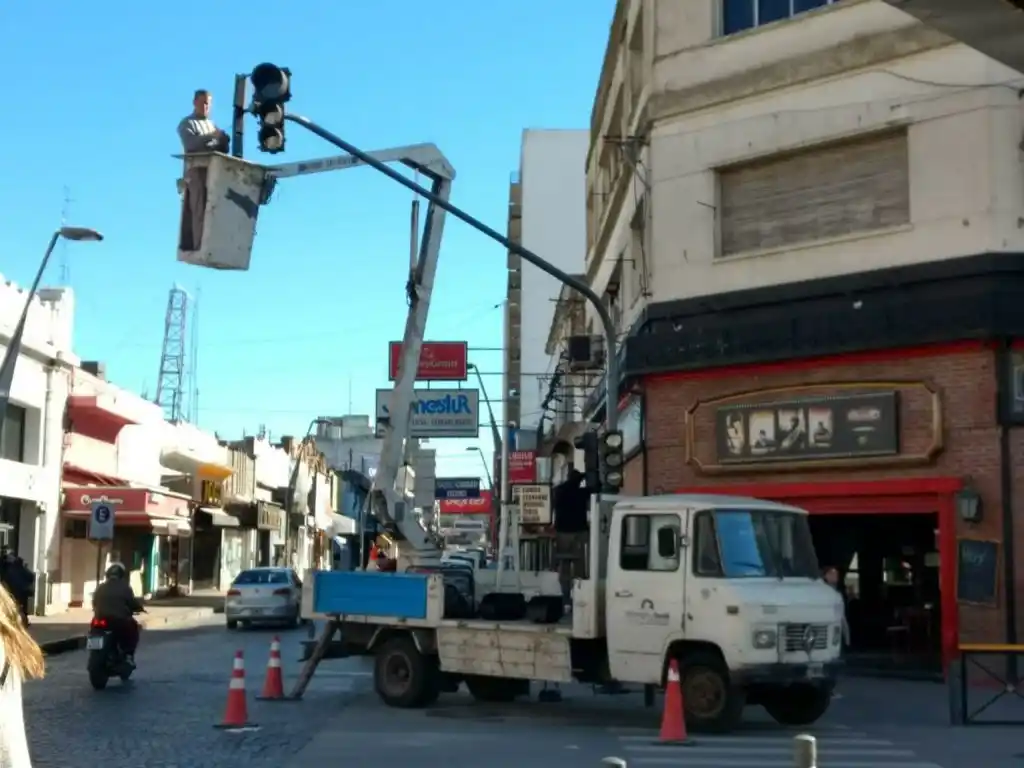 El Municipio habilitó hoy los  semáforos de 9 de Julio entre Sarmiento y Pinto