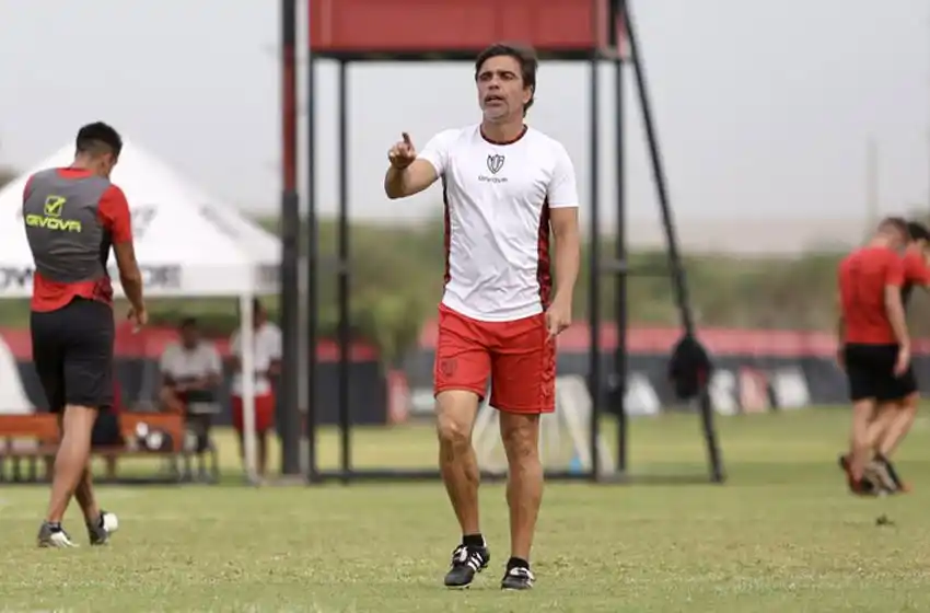 Con los regresos de Pablo Pérez y Fernández, Newells viaja a Santa Fe con todo listo