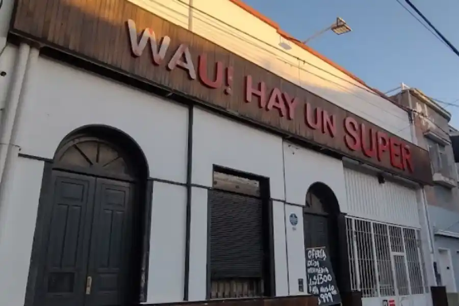 No te lo puedo creer: fueron a robar a un supermercado y se olvidaron al hijo adentro