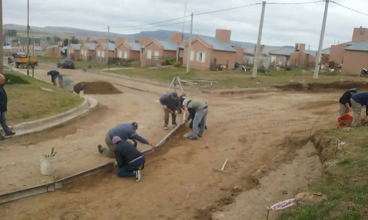 LOBERIA: Comenzaron las tareas de pavimentación en San Manuel