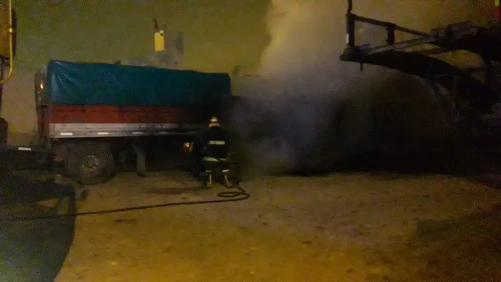 Noche movida para los bomberos: asistieron a dos incendios