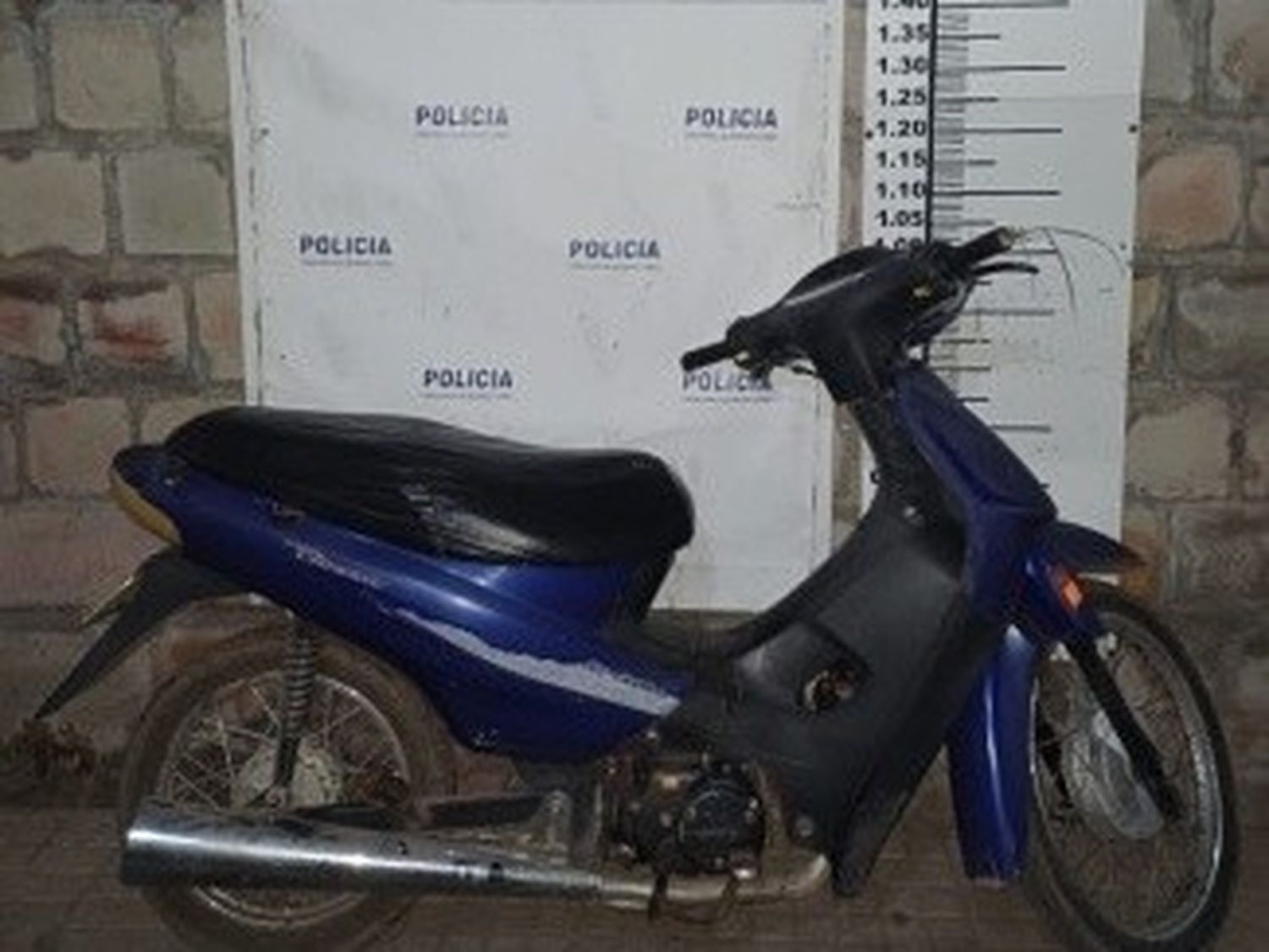 Hallaron una moto abandonada en un descampado de Aníbal de Antón al 2600