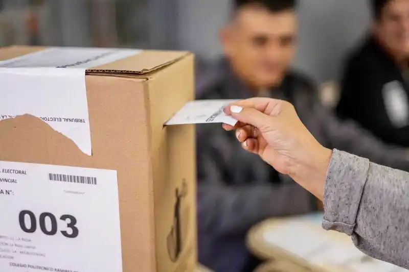 El Gobierno cree que el PRO apurará la definición 
sobre una fusión con La Libertad Avanza