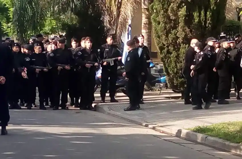 Dolor en la despedida del policía atropellado en un control vehicular en La Florida