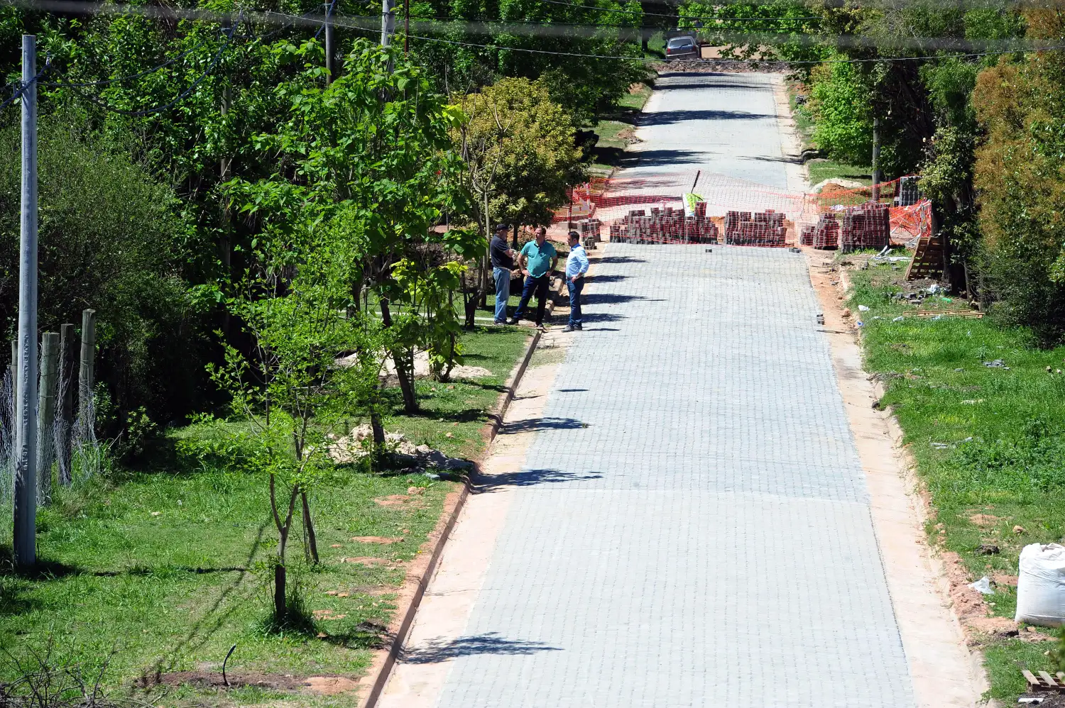 Completaron las dos primeras cuadras de pavimento intertrabado en Pueblo Belgrano
