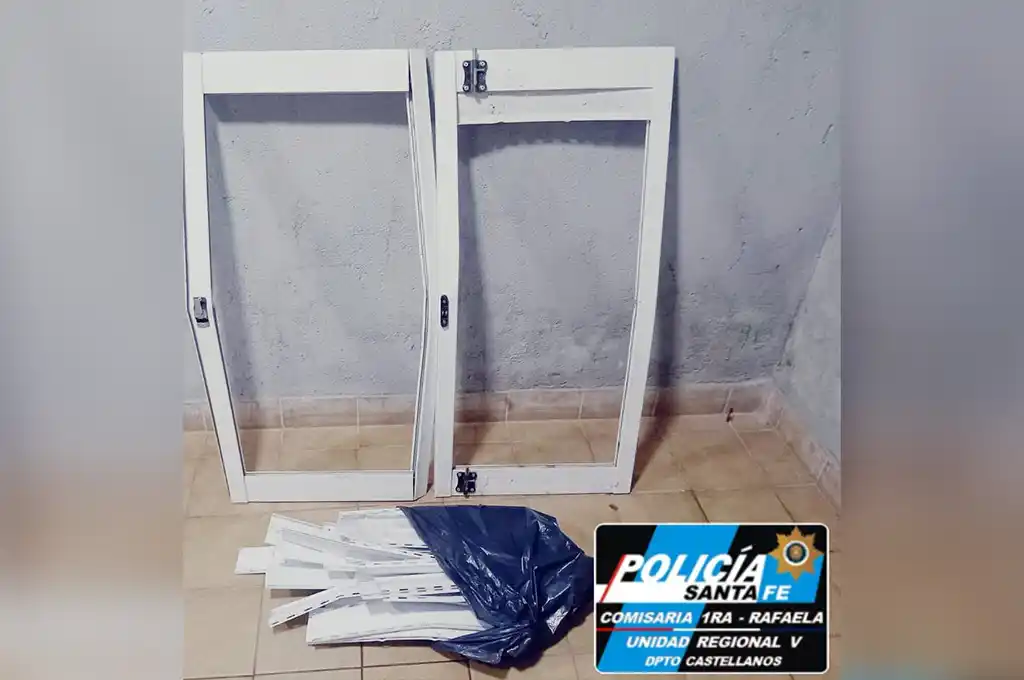 Atraparon a dos jóvenes, uno menor de edad, por el robo de un par de celosías