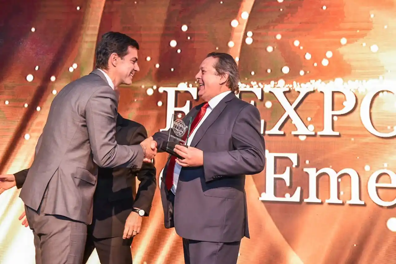 Urtubey recibió en Chile un importante reconocimiento por el desarrollo del turismo en Salta