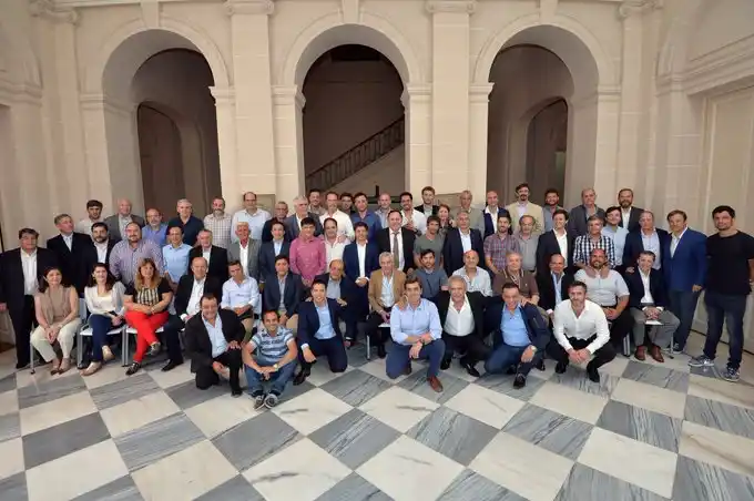 Axel Kicillof recibió a Intendentes del Frente de Todos en La Plata: "Vamos a estar con ustedes"