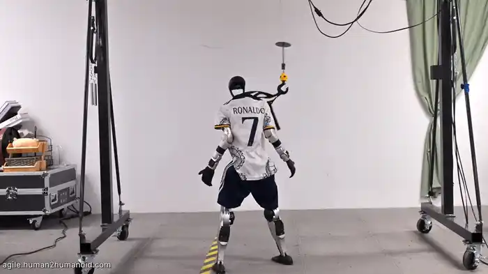 Robot-Ronaldo-LeBron James - Interna 1