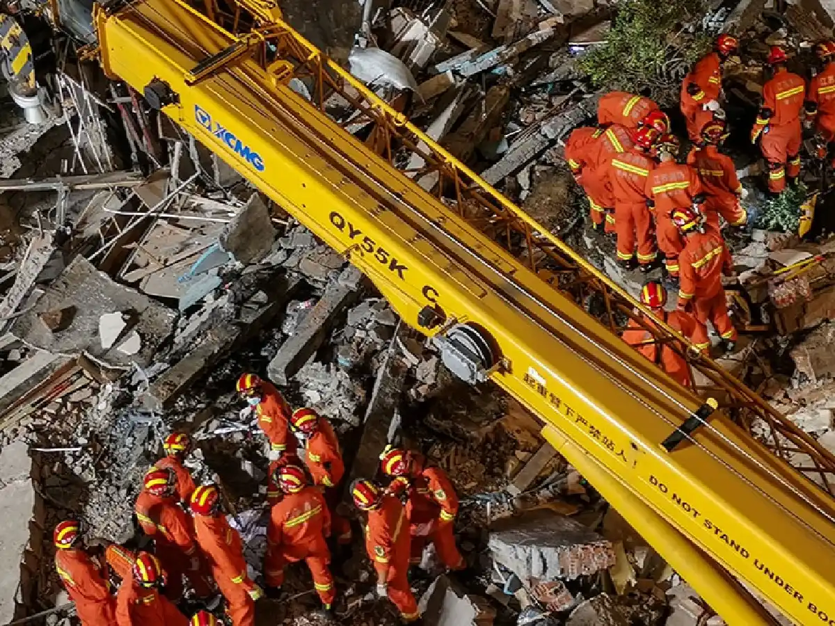 El derrumbe de un hotel en China dejó ocho muertos y nueve desaparecidos