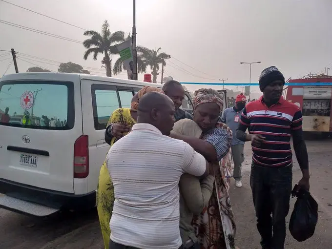 ¡TRÁGICO! Al menos 25 niños mueren en Nigeria en un accidente de autobús