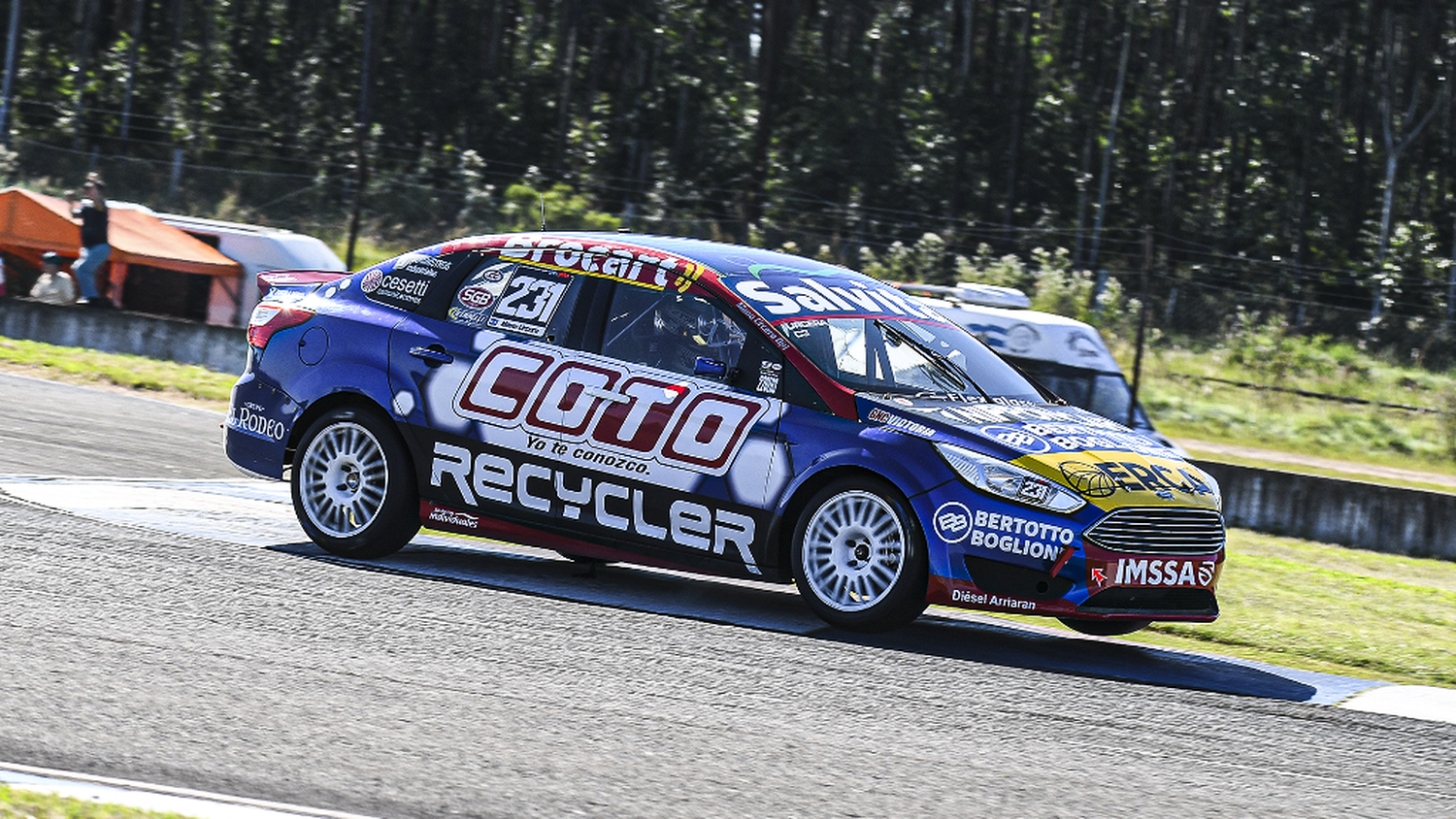 Urcera encabezó el 1-2 de Ford en Concordia.