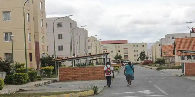 FAES desaloja apartamentos en residencias socialistas de Barquisimeto