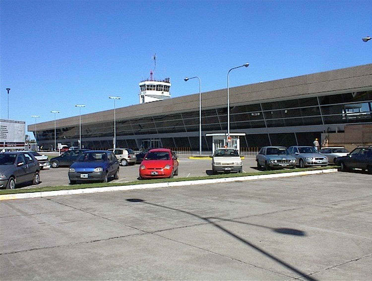 Informe señala que el aeropuerto de Rosario es el peor conectado