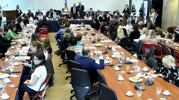 Intelectuales, políticos y periodistas exponen sobre la despenalización del aborto