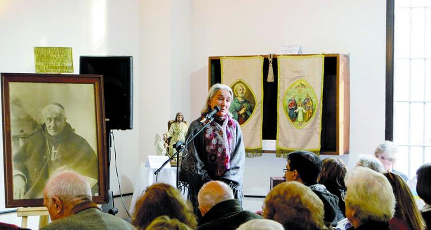 Muestra: Los vestidos de la Virgen