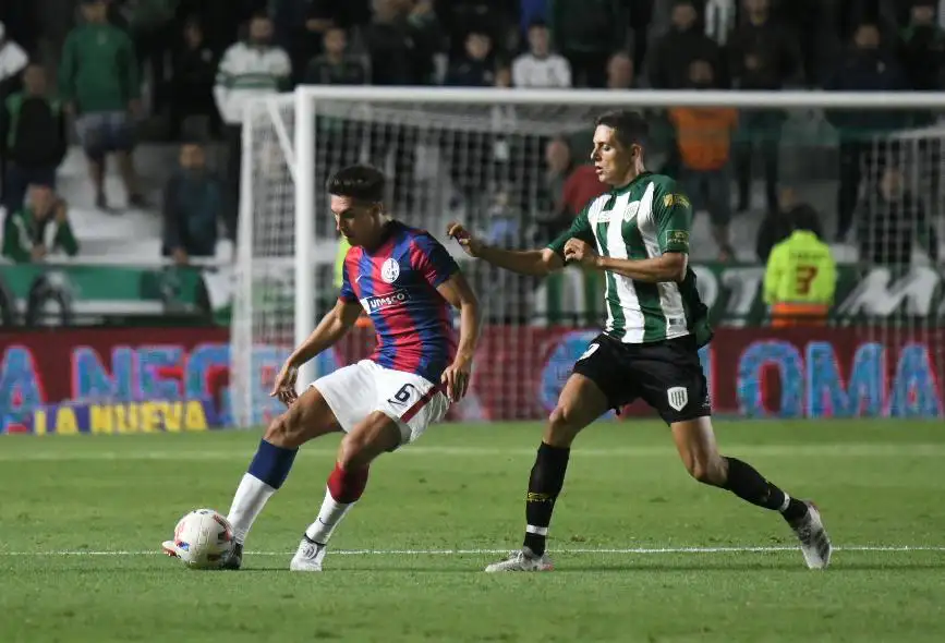 Gattoni, titular en la zaga de San Lorenzo.
