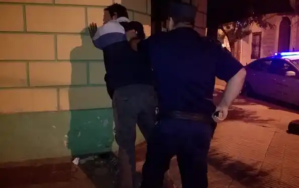 Detienen a un hombre con cinco bochitas con “una sustancia blanca”