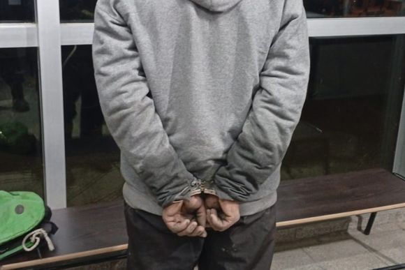 Lo descubrieron con cables robados en zona noroeste, trató de escapar de la policía y fue detenido