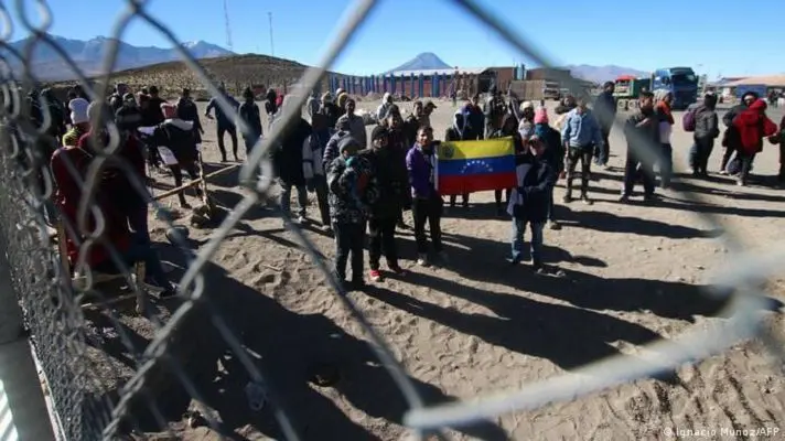 “Nadie quiere vivir en clandestinidad”: informe de AI desnuda desprotección a la migración venezolana en Chile