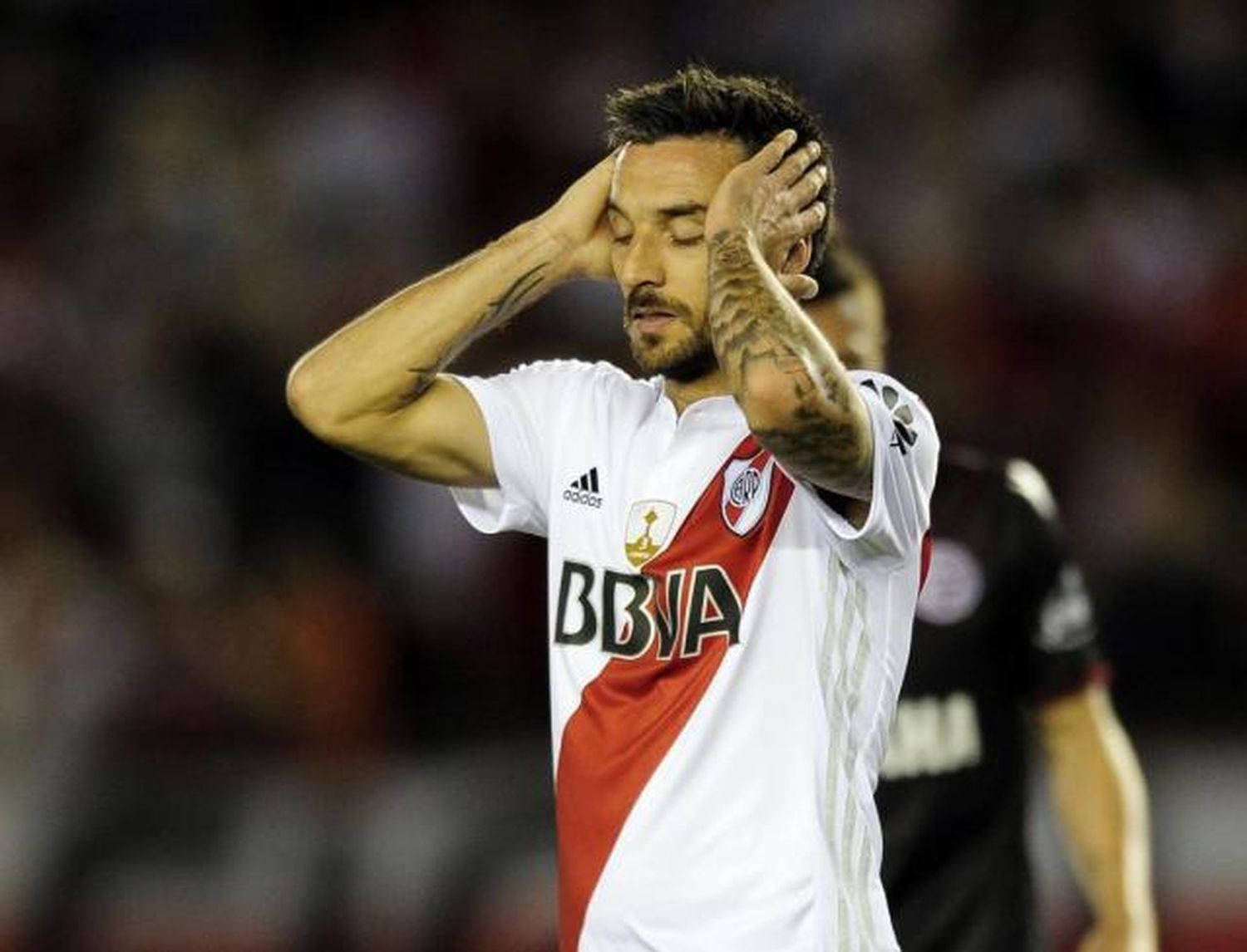 Scocco sigue enojado: "No puede ser que no hayan visto ese penal"