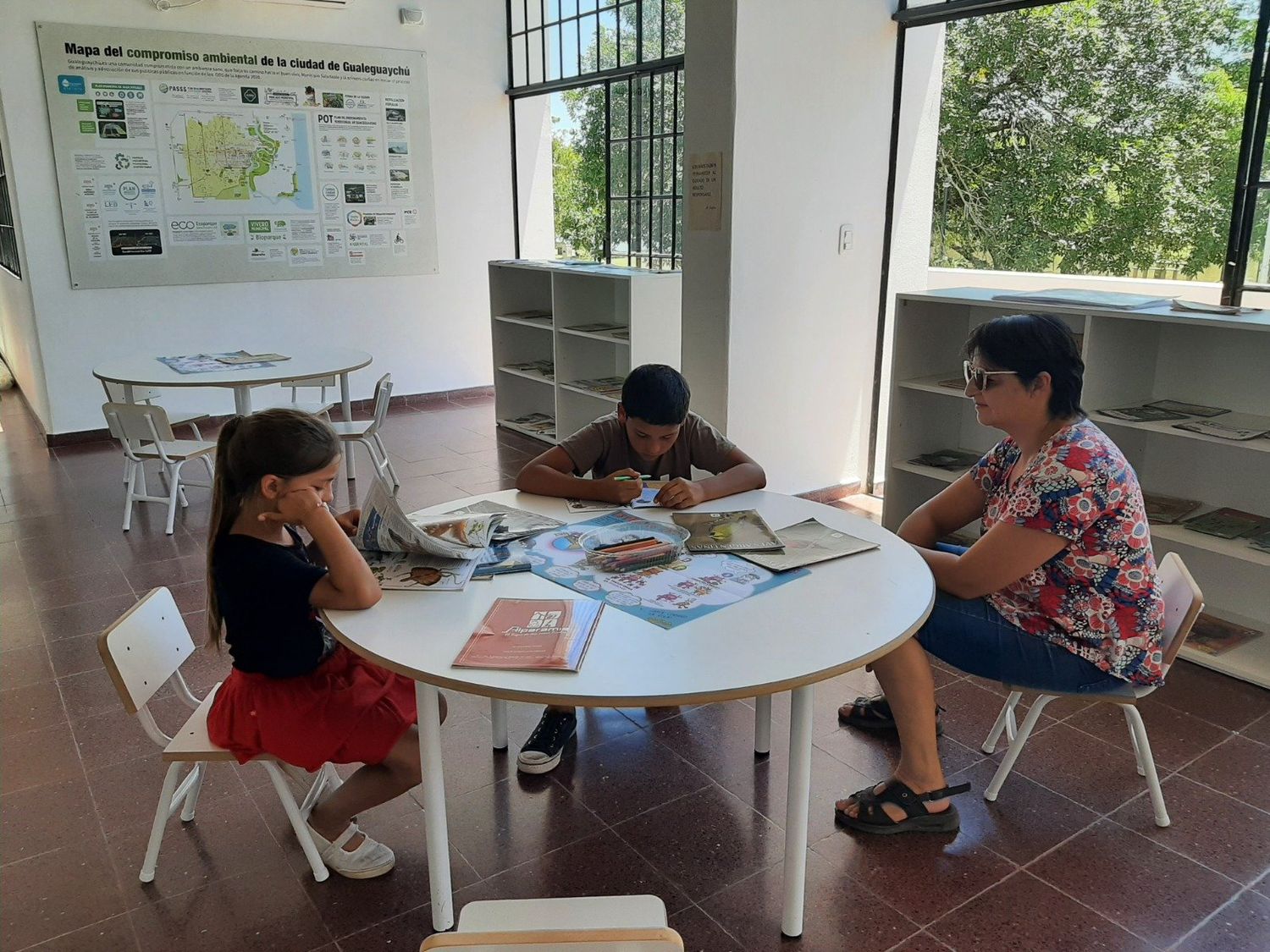 El material se puede leer en el edificio o puede ser prestado contra entrega de DNI.