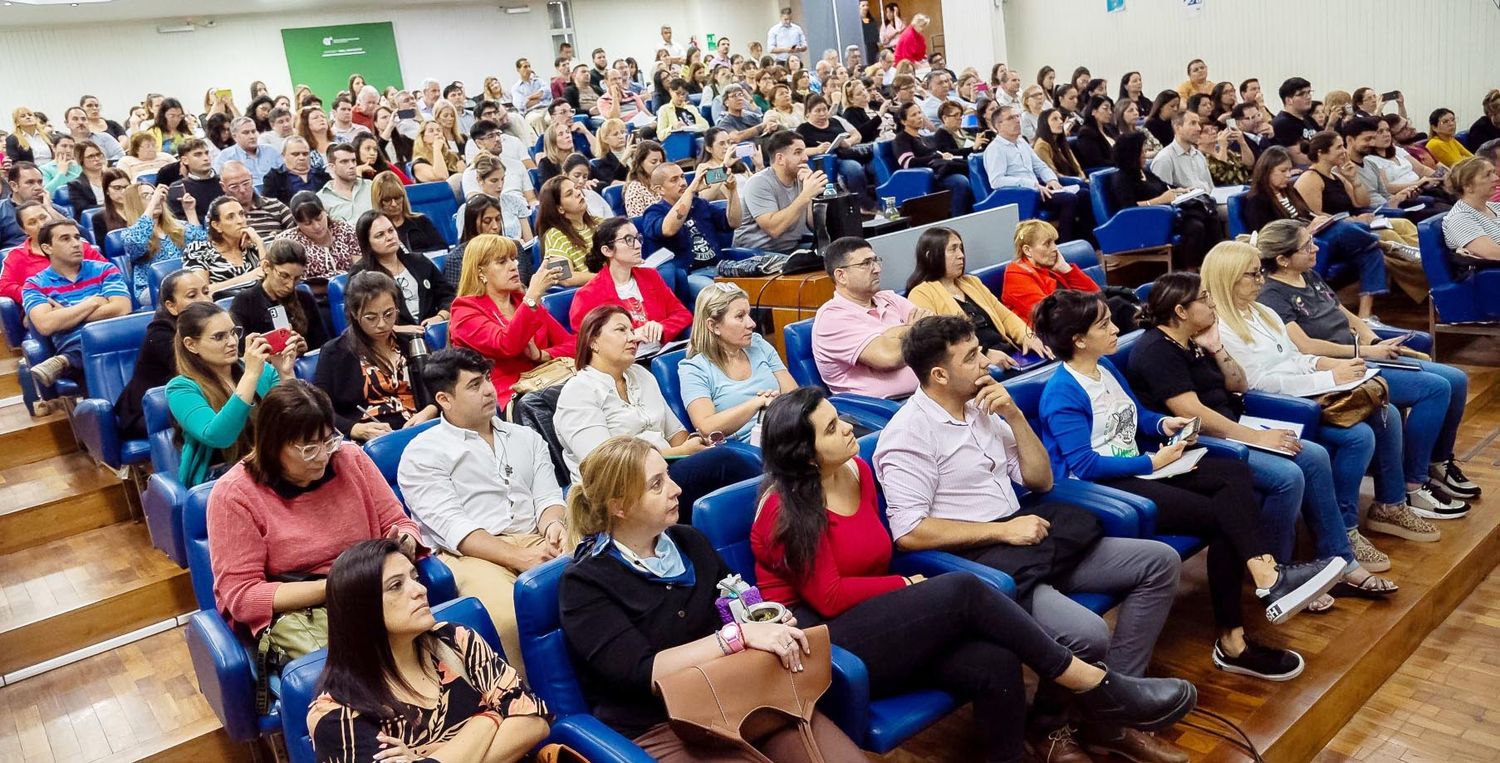 Cientos de trabajadores estatales comenzaron a capacitarse para implementar el sistema de expediente electrónico