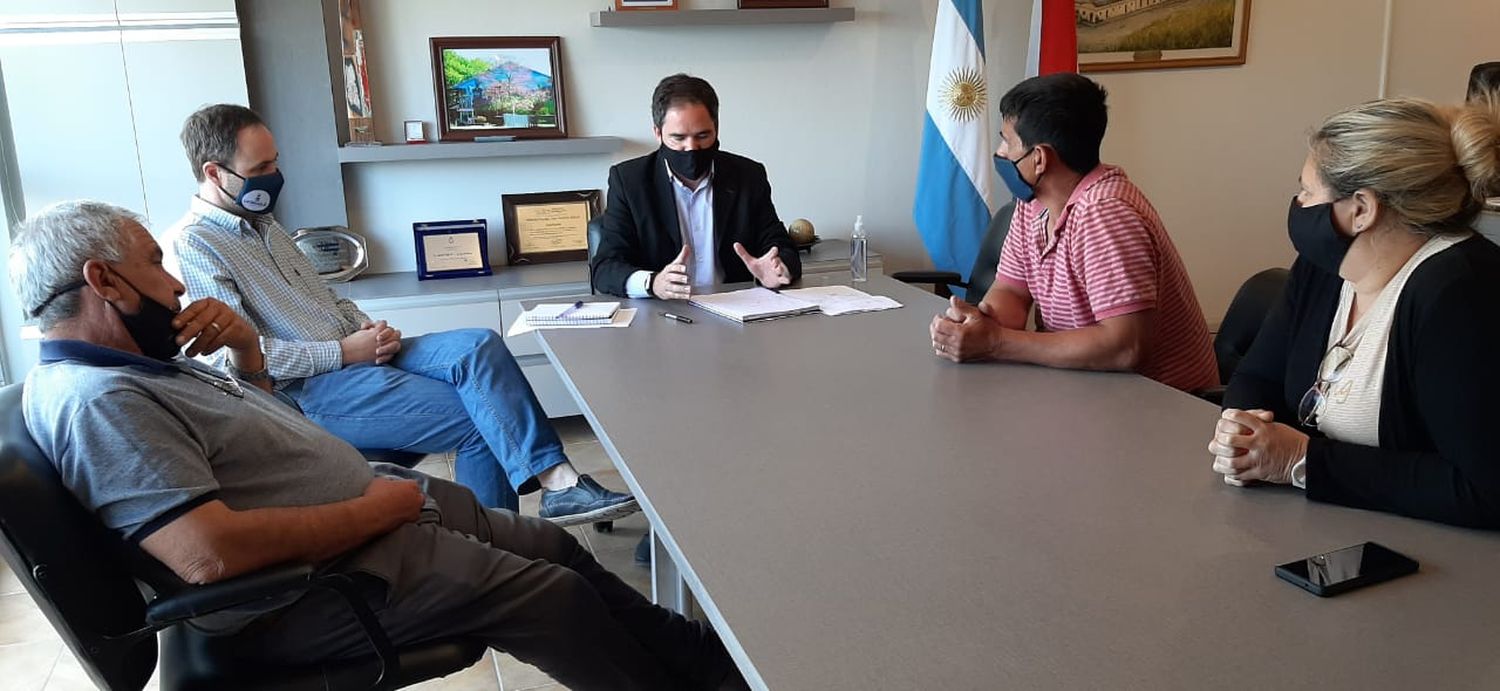Larroque garantizó un sueldo mínimo de 23 mil pesos a trabajadores municipales