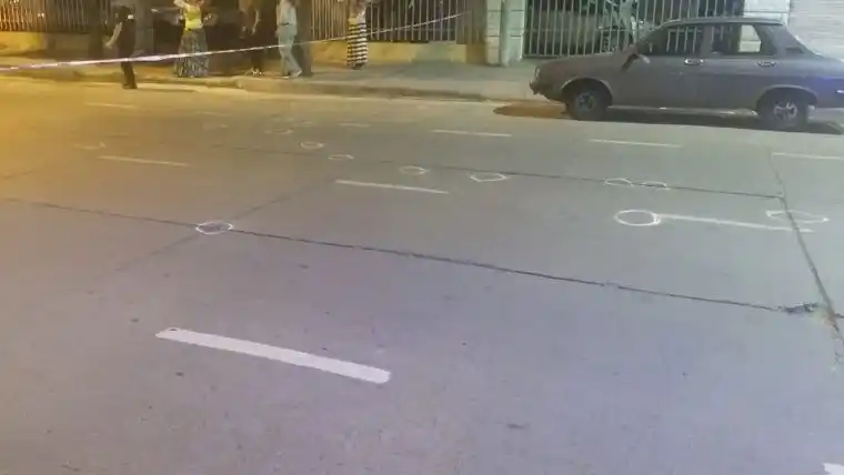 Rosario: dispararon 19 balazos en Oroño al 4700, hay un herido