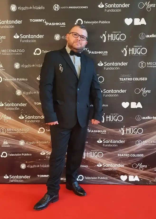 Carlos Campodónico en el escenario de los Premios Hugo-